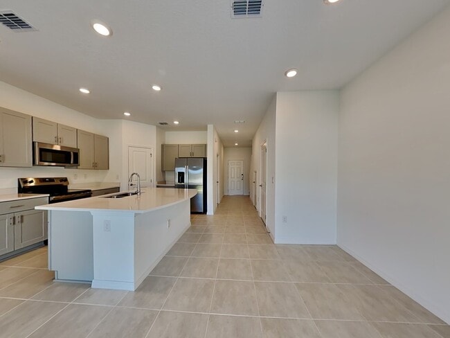 Building Photo - 215 Riverfront Wy