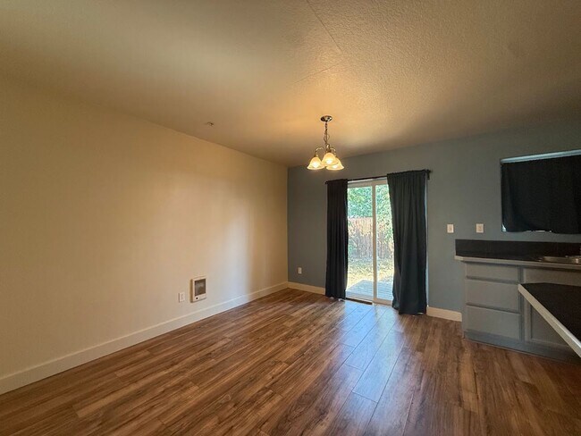 Building Photo - 683 SE 197th Ave