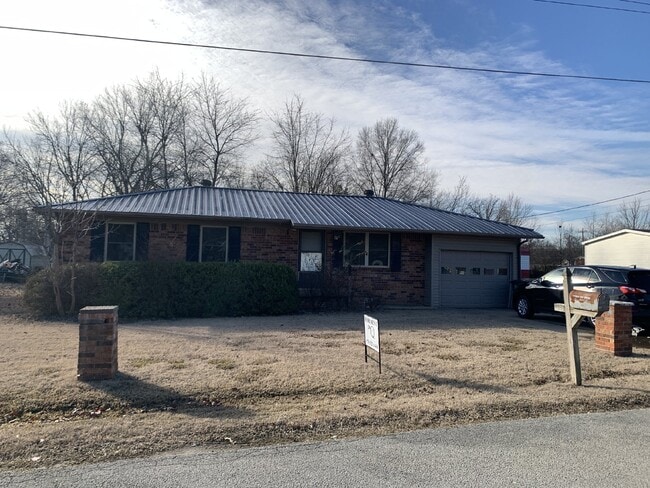 Building Photo - "Charming 3-Bedroom Home in Brookland - Co...