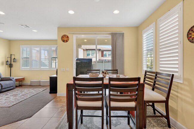 Building Photo - 306 Calle Rayo