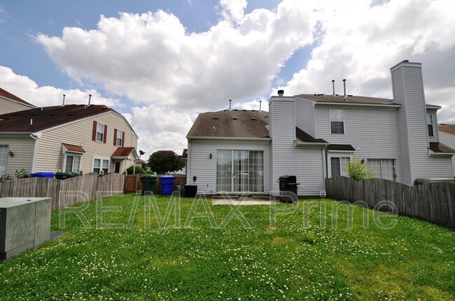 Building Photo - 6227 Oakglen Dr
