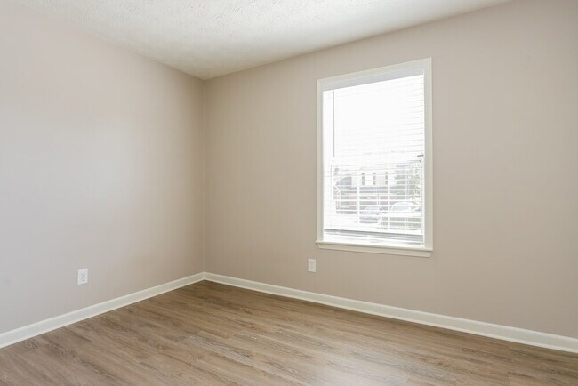 Building Photo - 3721 Riverside Pkwy