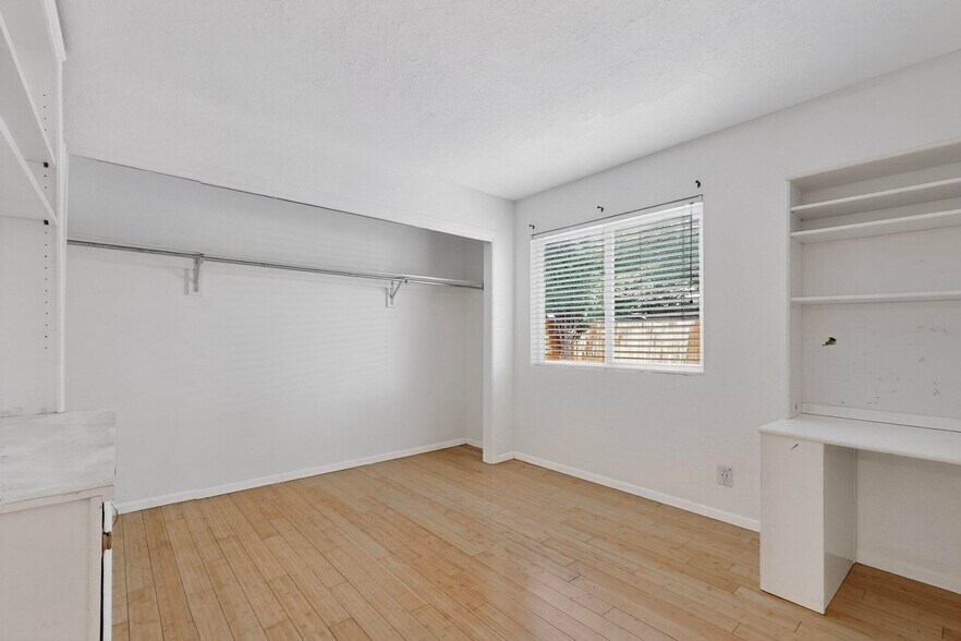 Building Photo - 5528 Overlook Dr NE