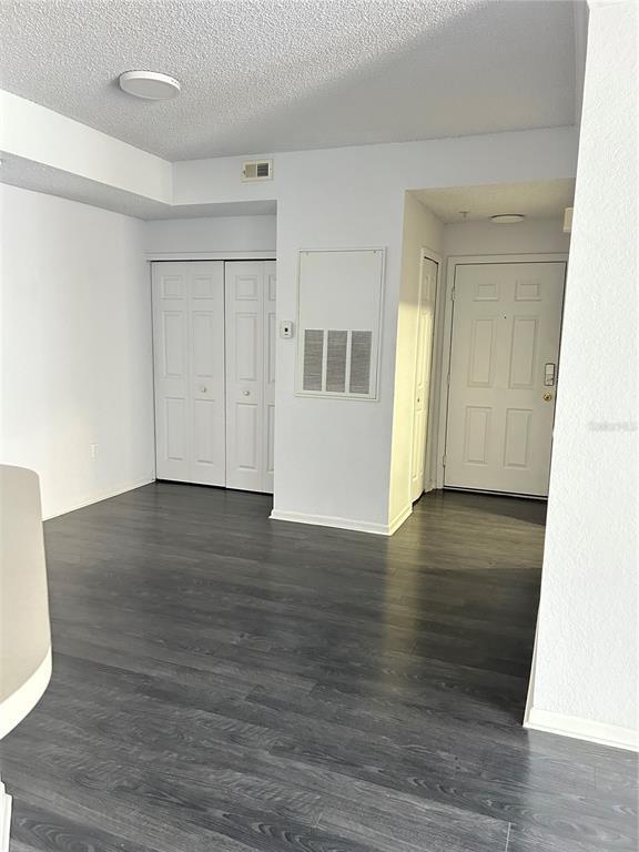 Building Photo - 8300 Elm Park Dr
