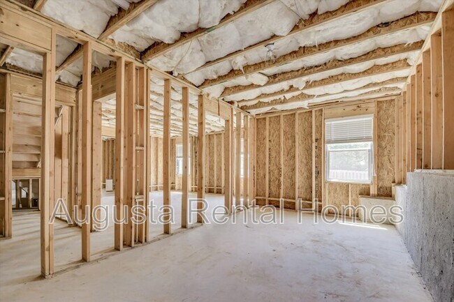 Building Photo - 560 Post Oak Ln