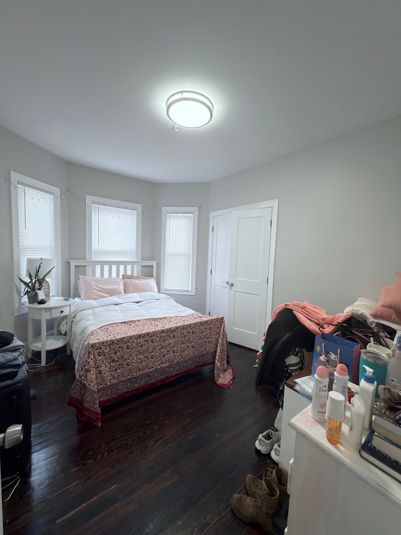 Building Photo - 156 Hillside St