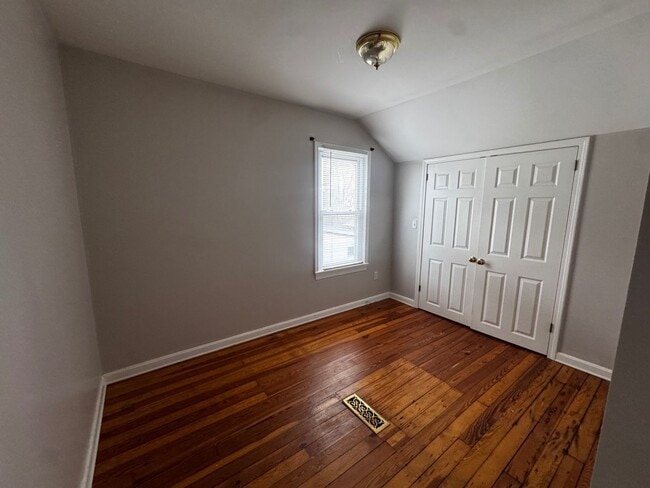 Building Photo - 5103 Gifford Ave