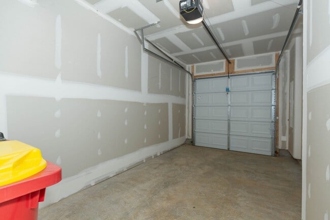 Building Photo - 3 Bed/3.5 Bath NEW Townhome in Charles Tow...