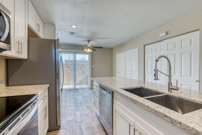 Building Photo - 520 W Tonopah Dr