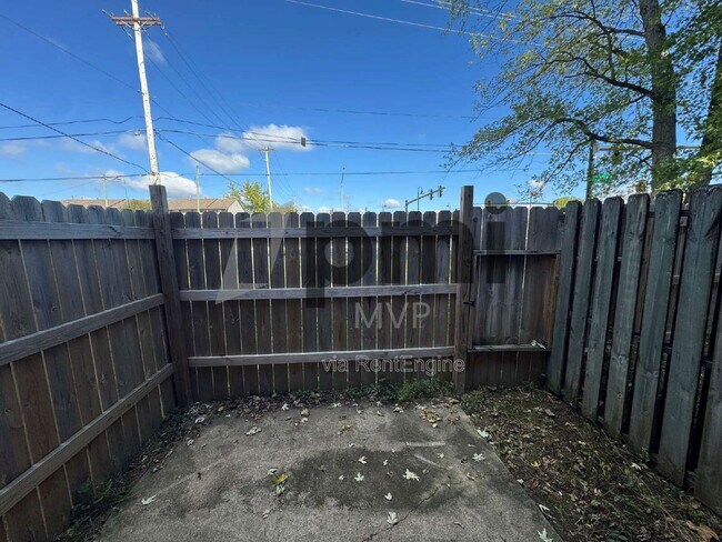 Building Photo - 2785 Wedge St