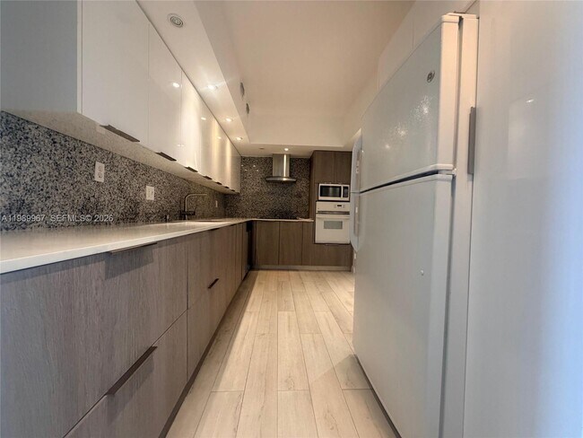 Building Photo - 4001 S Ocean Dr