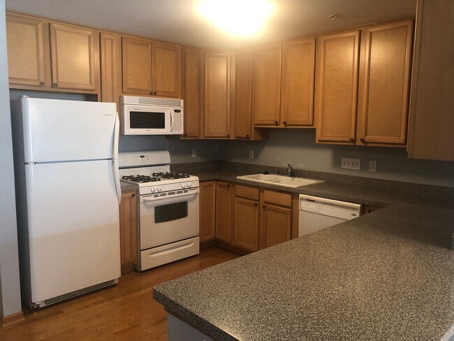 Building Photo - 318 57th St