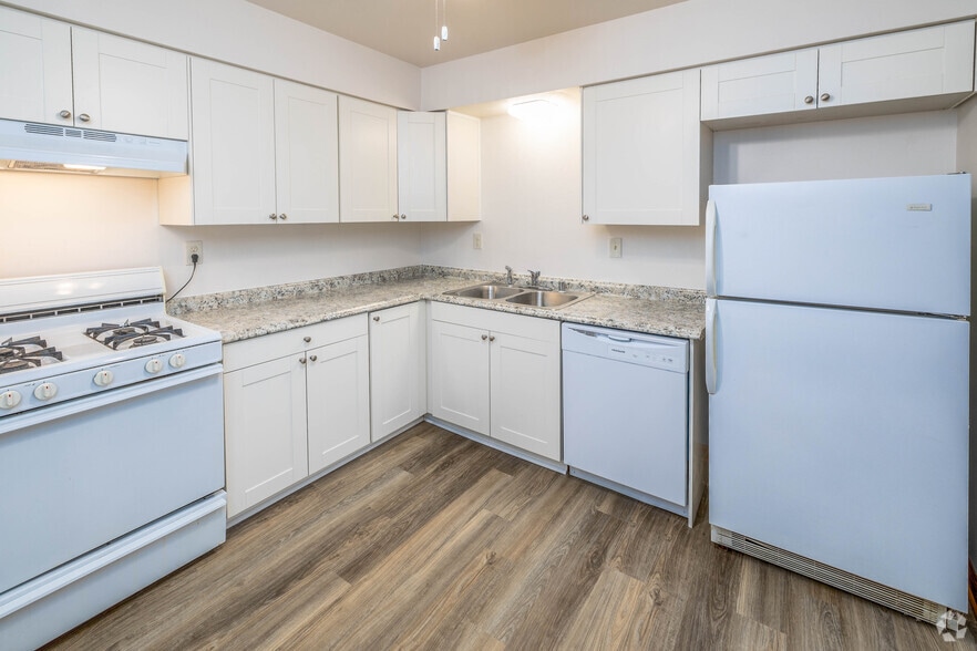 Kitchen - Evergreen Terrace Apartments