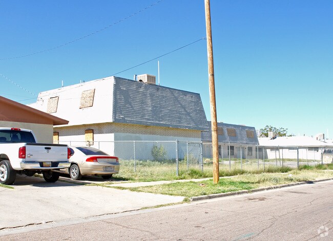 Building Photo - 8963 Norton St