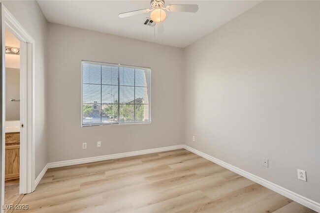 Building Photo - 648 W Vincents Dream Ave