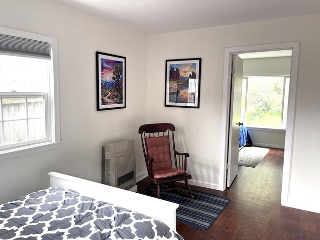 Building Photo - Fully Furnished- 2 bedroom/ 2 bathroom in ...