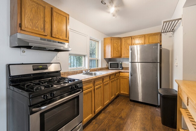 Building Photo - 2041 Pemberton St