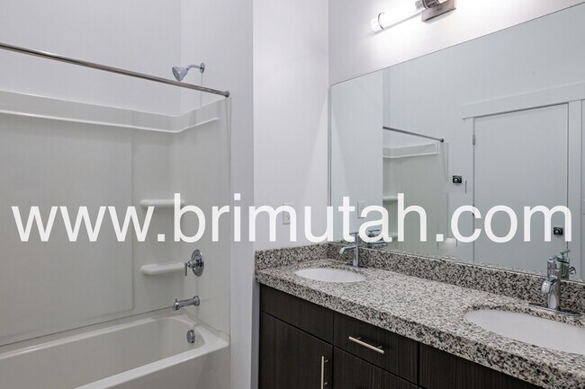 Building Photo - 9196 S Holiday Bowl Ct