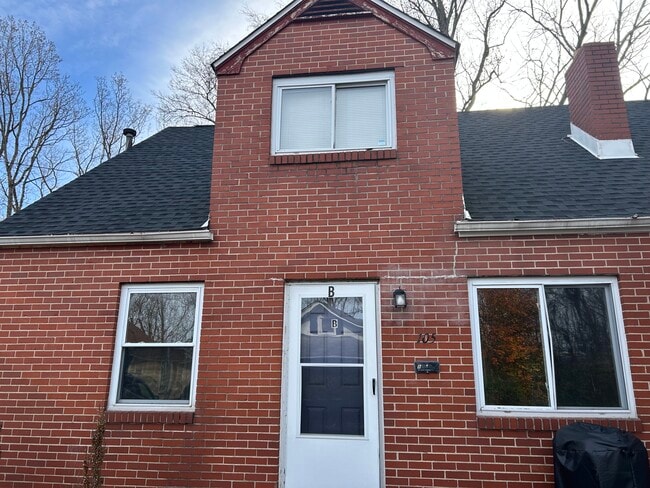 Building Photo - 105 Forest Ave