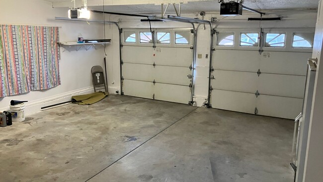 Building Photo - Long term rental with garage and large bac...