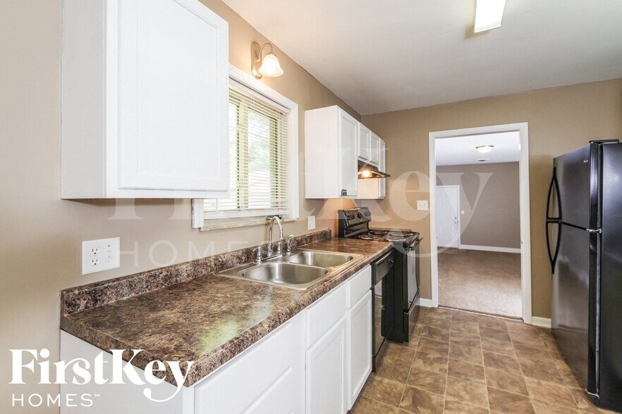 Building Photo - 3880 W Smith Valley Rd