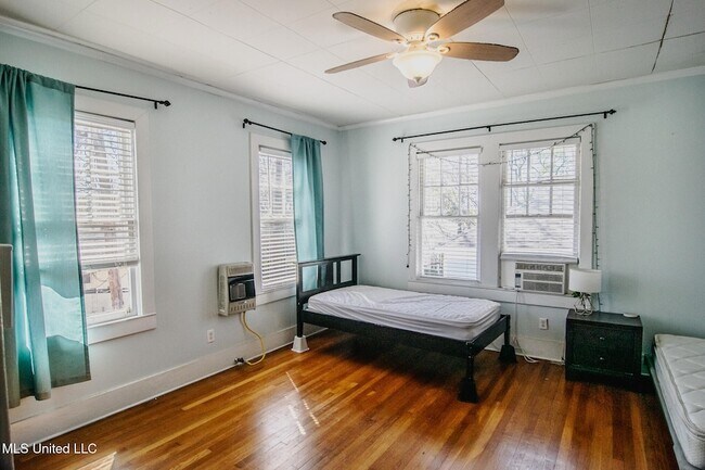 Building Photo - 803 N Congress St