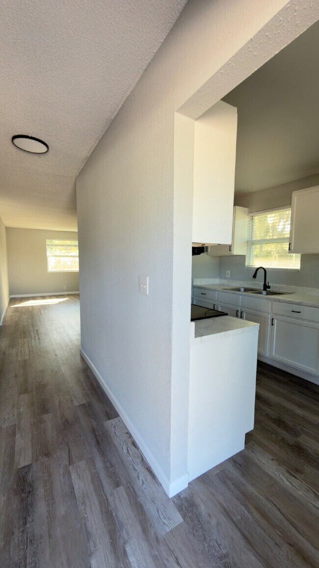 Building Photo - Titusville 2 Bedroom w/ Balcony