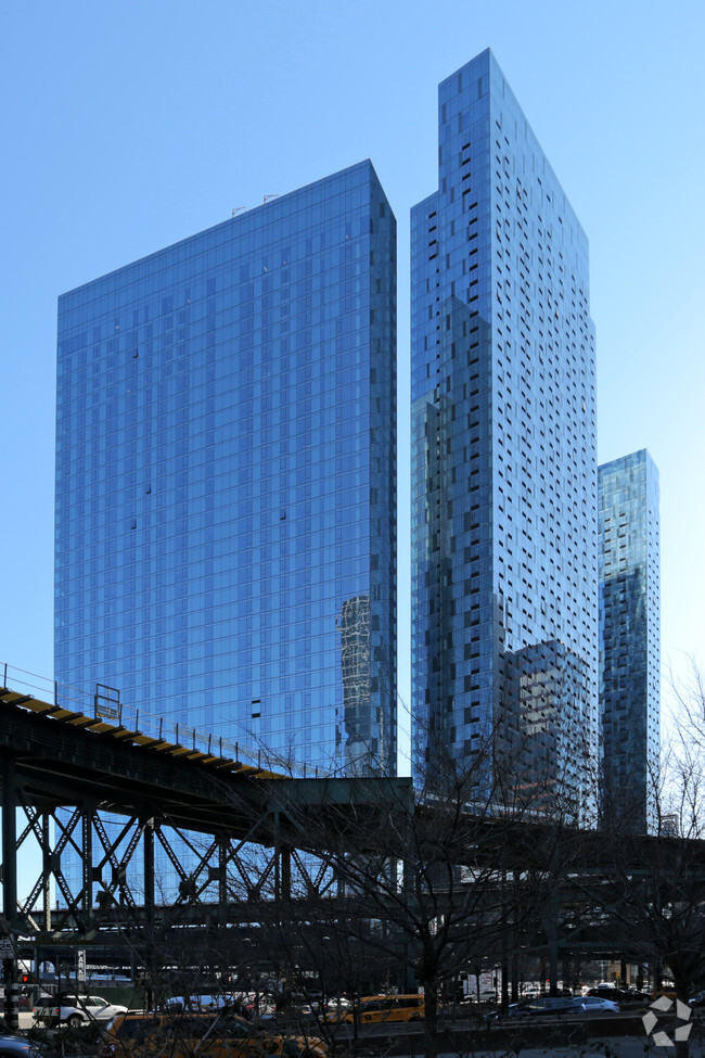 Building Photo - 2 Jackson Park