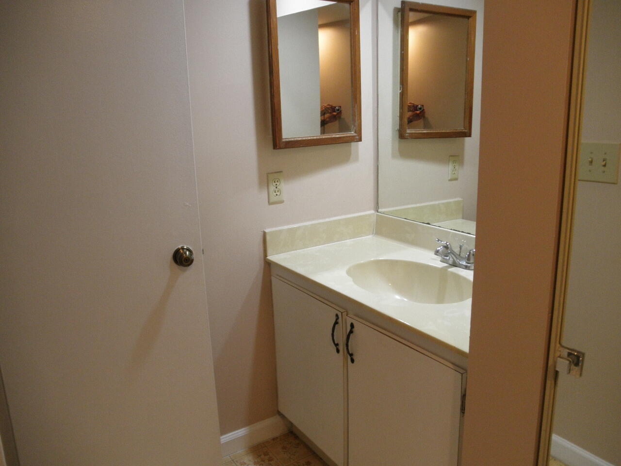 Building Photo - 571 Springdale Cir