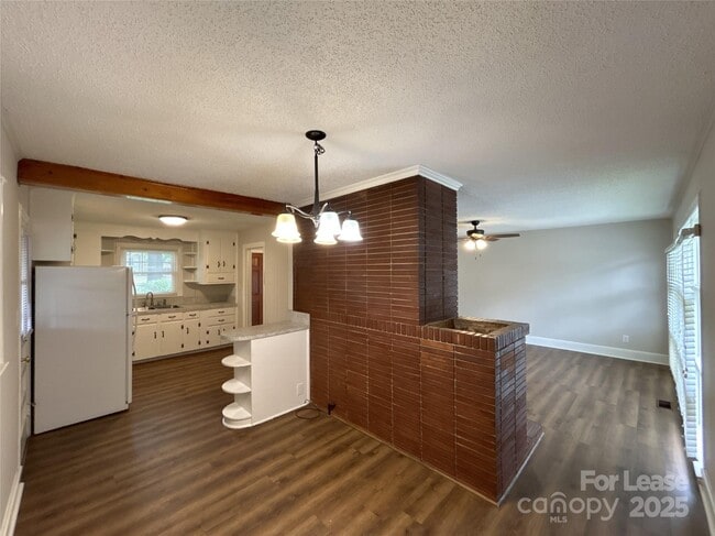Building Photo - 3847 Whitehall Dr