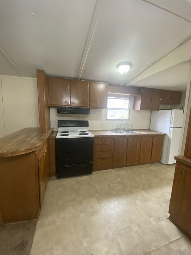 Building Photo - 90 Stowers Ln