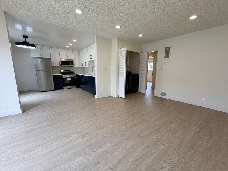 Building Photo - 3532 Keystone Av