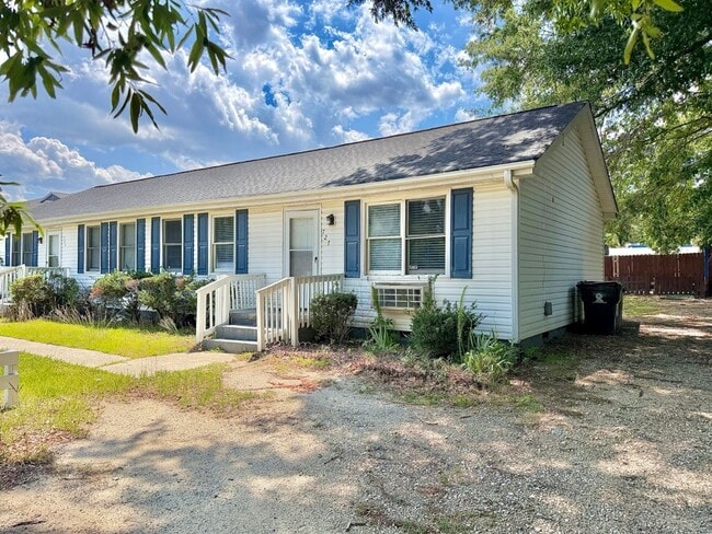 Building Photo - 725 N Privette St
