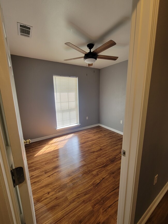 Building Photo - 1317 Jasmine St