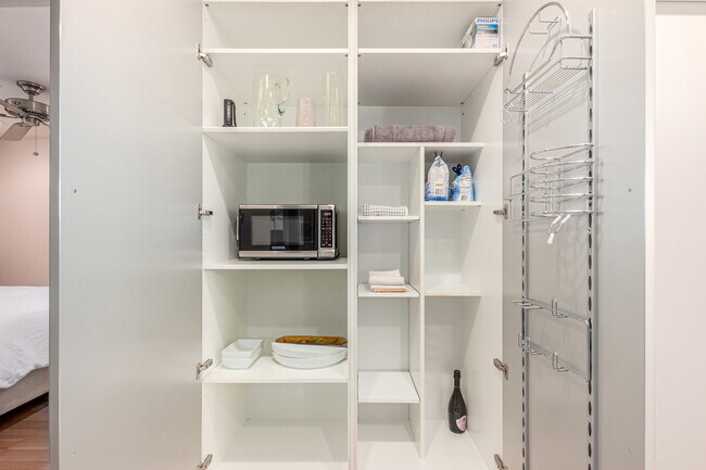 Building Photo - 1850 E Maryland Ave