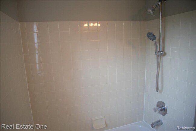 Building Photo - 5400 Pine Aires Dr