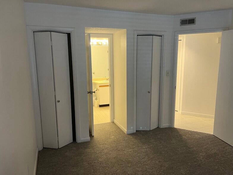 Building Photo - 100 Helmsman Way