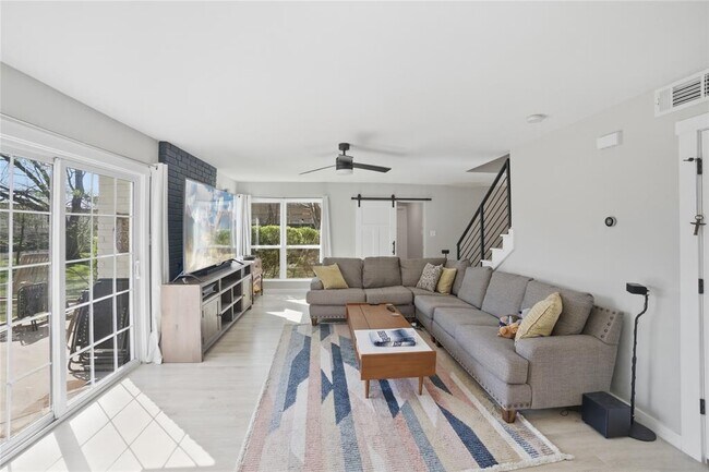 Building Photo - 1315 Quail Park Dr