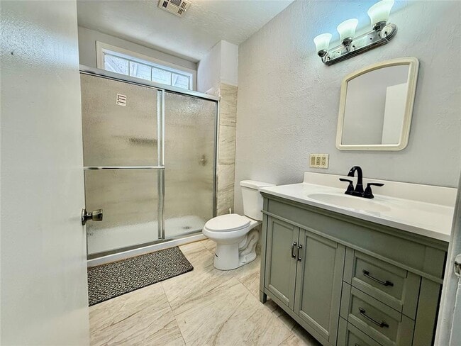 Building Photo - 1013 W 3rd St