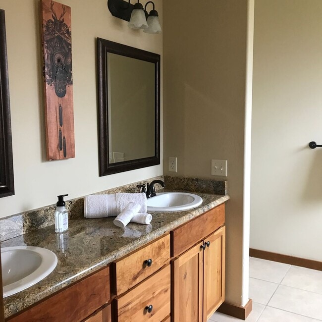 Building Photo - Single Family Home for Rent in Bozeman