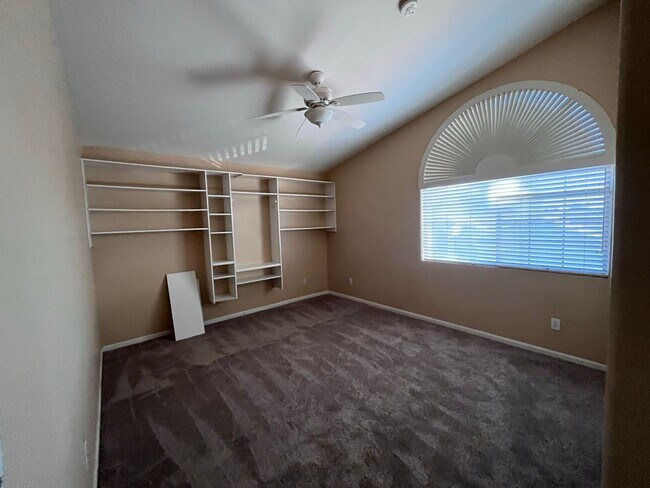 Building Photo - 4746 W Carla Vista Dr