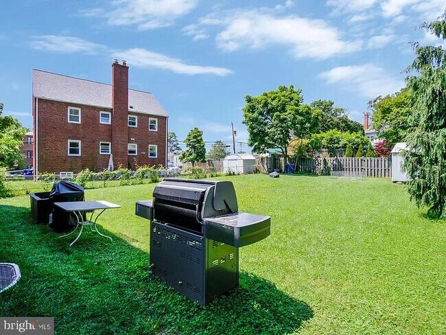 Building Photo - 706 N Cleveland St