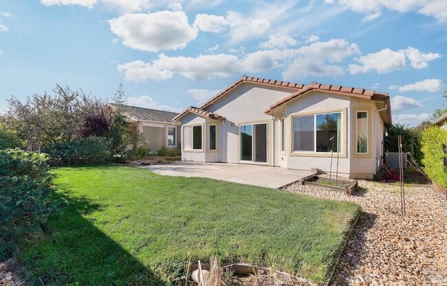 Building Photo - 504 Silver Ridge Dr