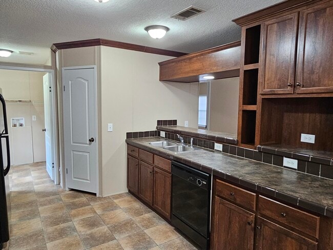 Building Photo - 8415 Verano St