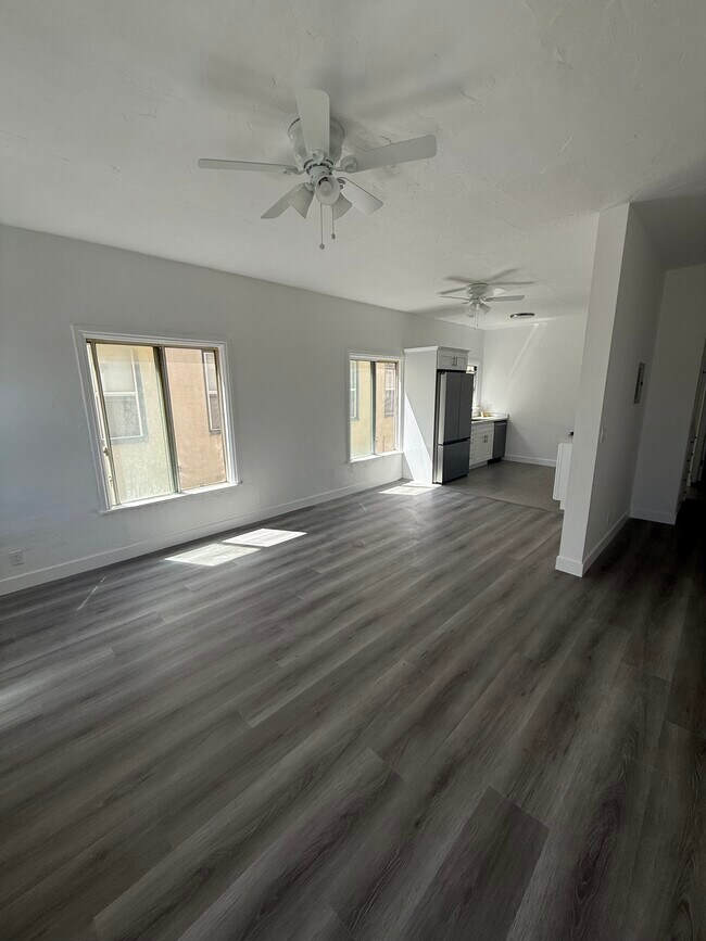 Living Room/Dining - 1352 S Burnside Ave