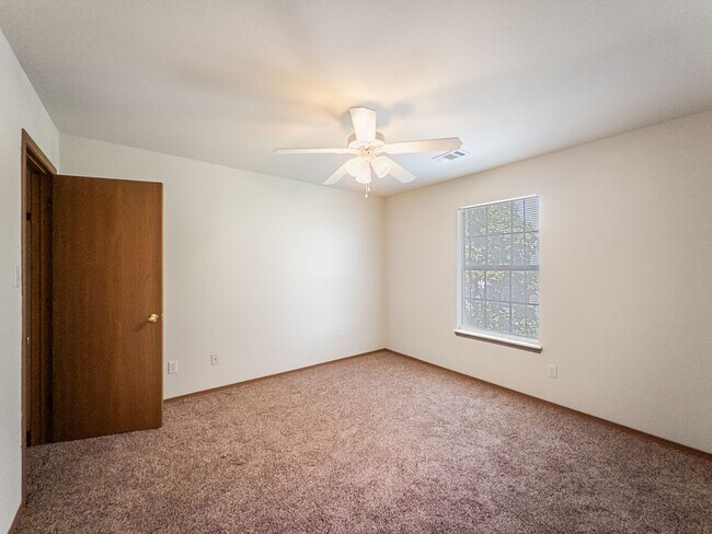 Building Photo - 1521 Fianna Pl Ct