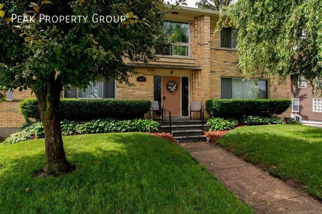 Primary Photo - 2625 Robertson Ave