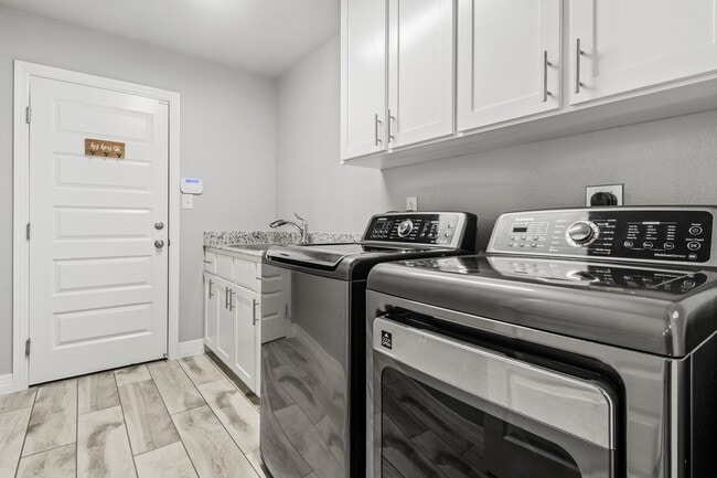 Building Photo - 2117 Mercer St