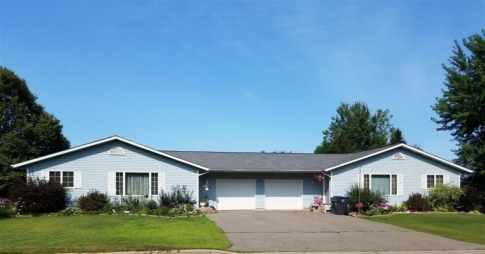 Primary Photo - 212604 Lumberman Dr