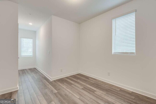 Building Photo - 513 Burton Dr